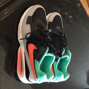 I am selling Nike air girl shoe